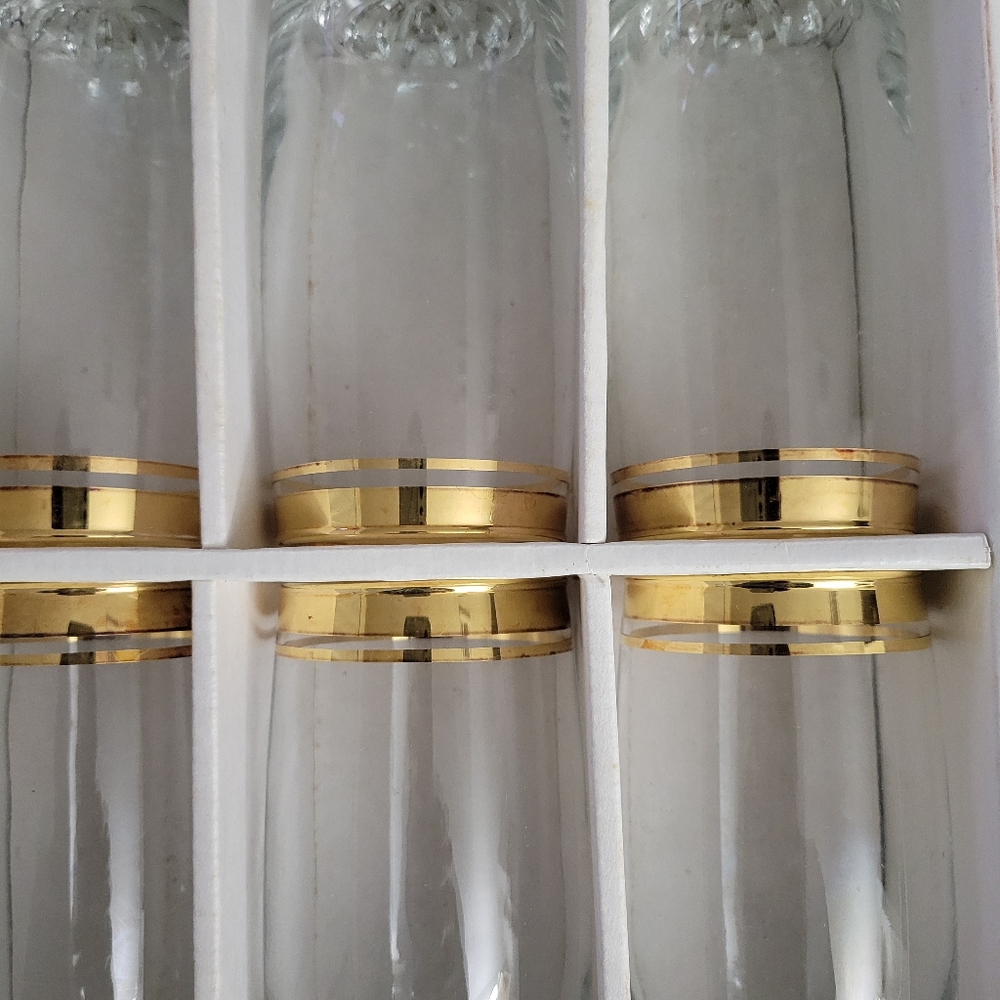 Elegant Gold-Rimmed Glass Set